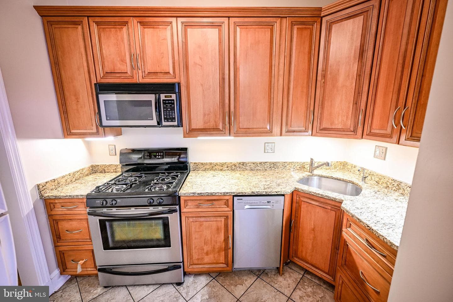 10 W Madison Street #21 photo 11