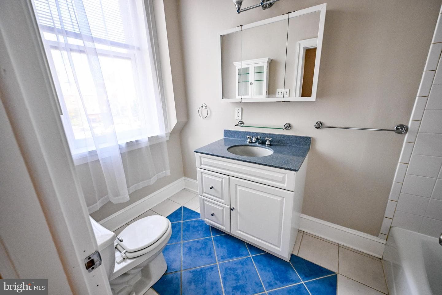10 W Madison Street #21 photo 19
