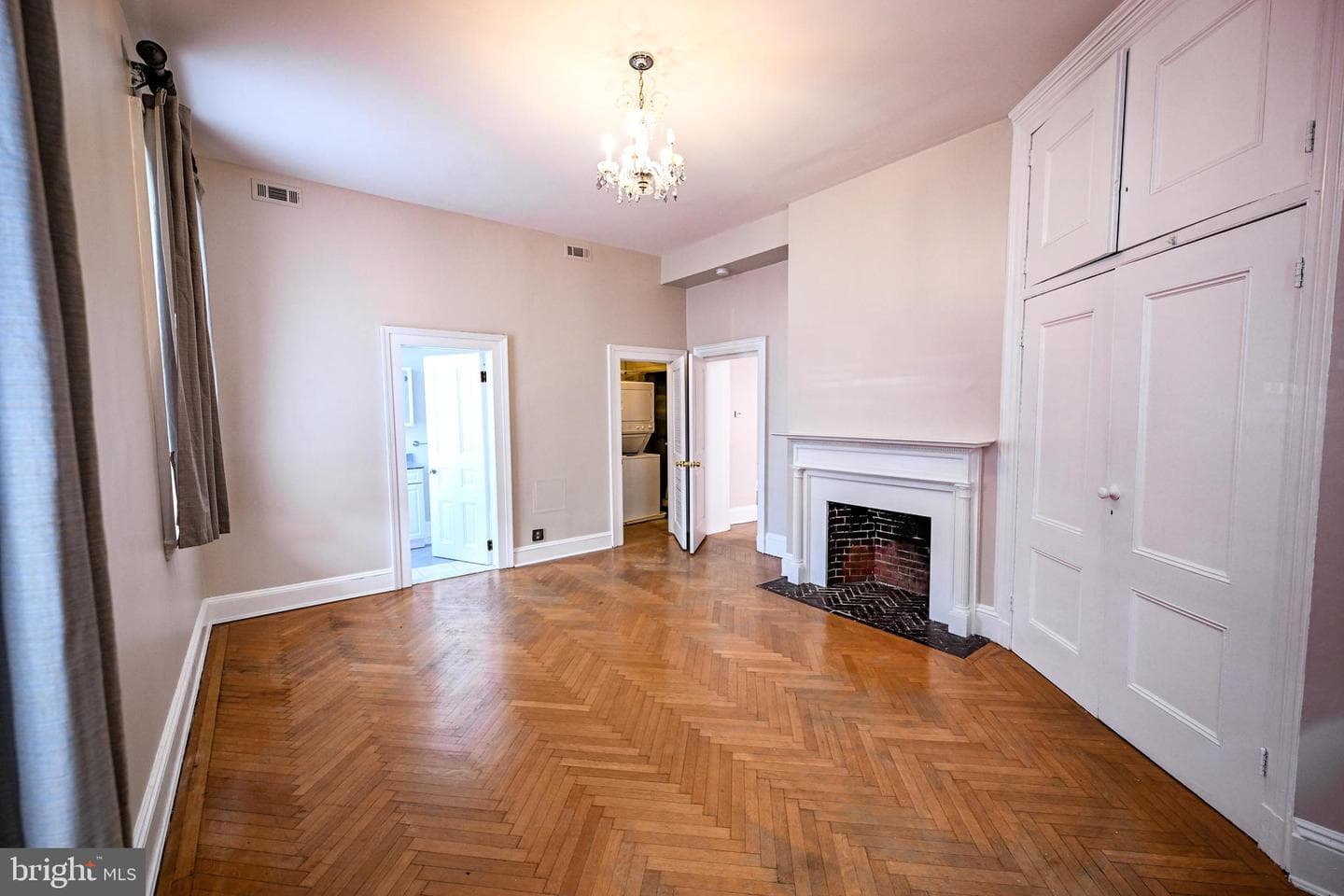 10 W Madison Street #21 photo 22