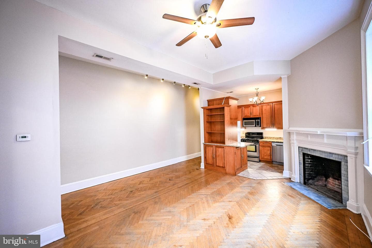10 W Madison Street #21 photo 8