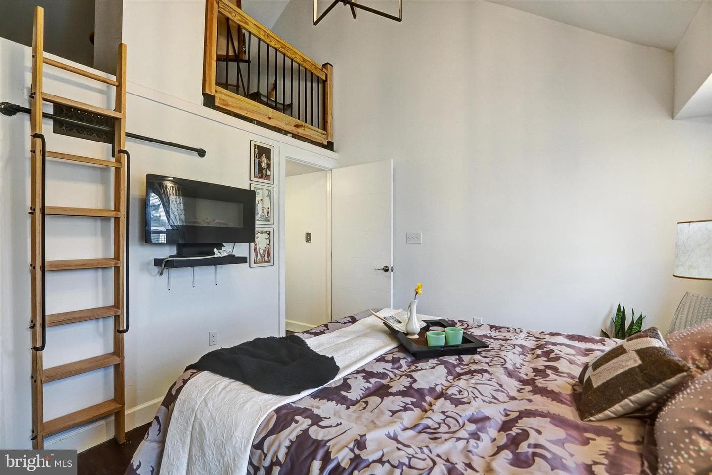 3355 Falls Road photo 12