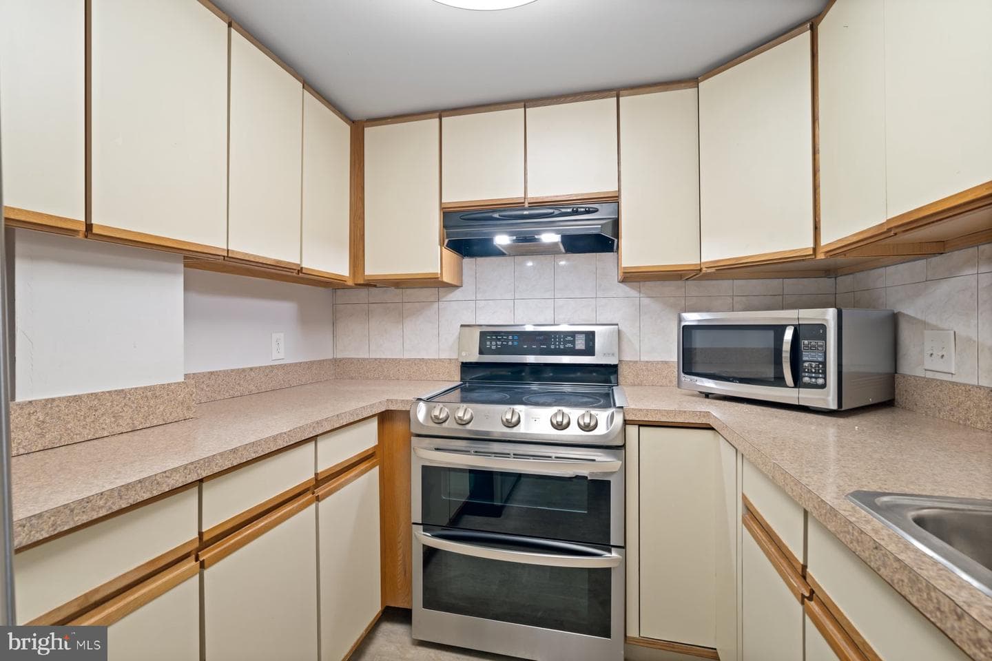 1040 Deer Ridge Dr # 402 photo 9