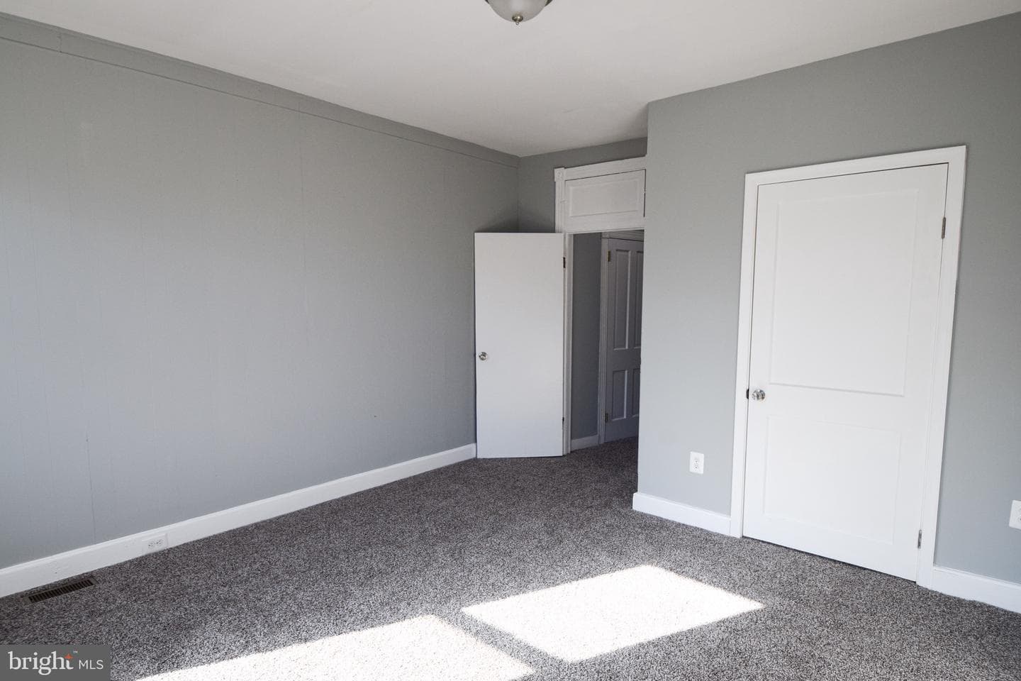 2542 W Pratt Street photo 13