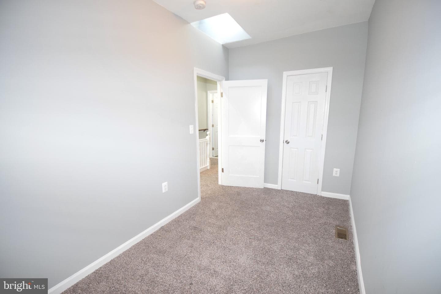 2542 W Pratt Street photo 16