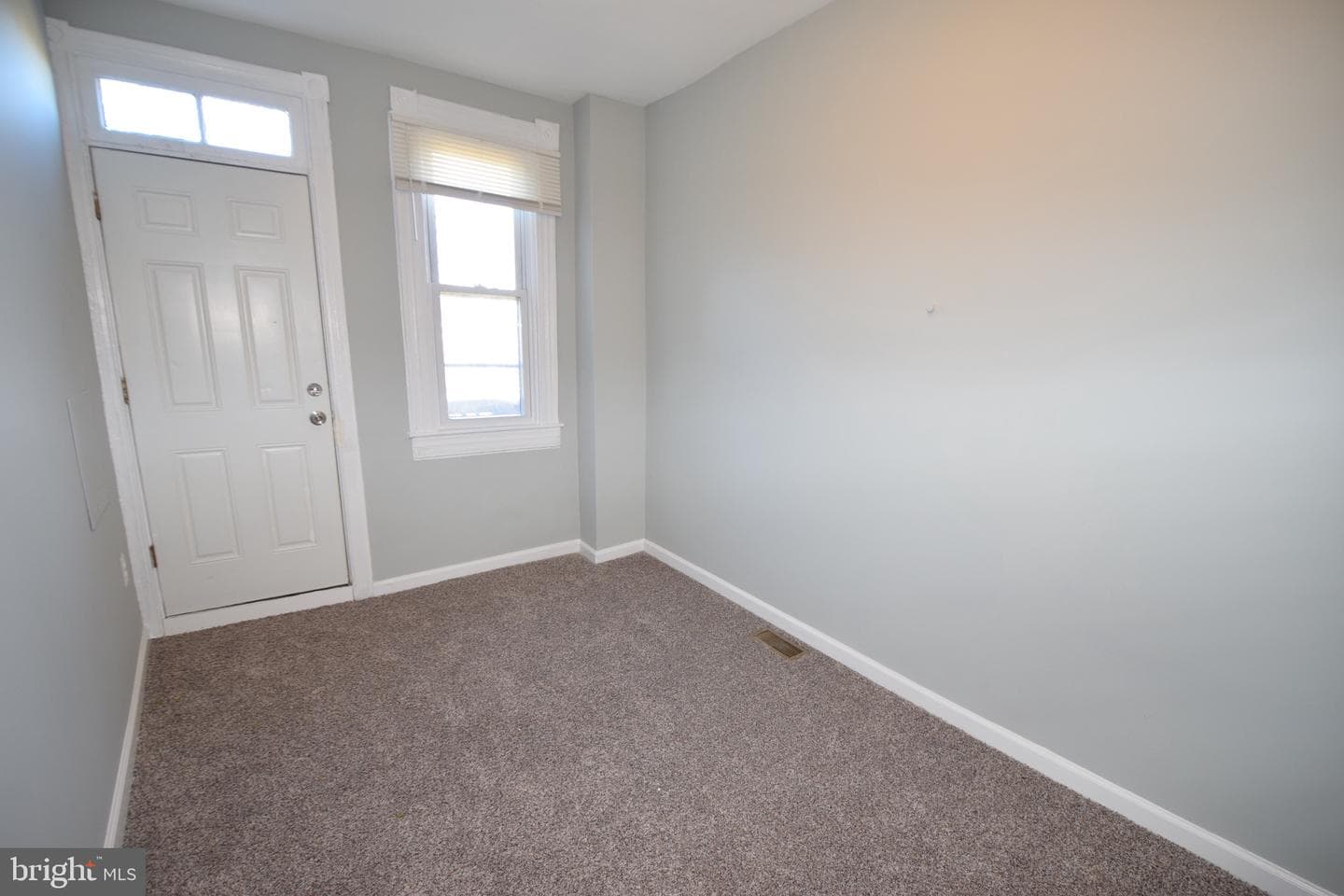 2542 W Pratt Street photo 17
