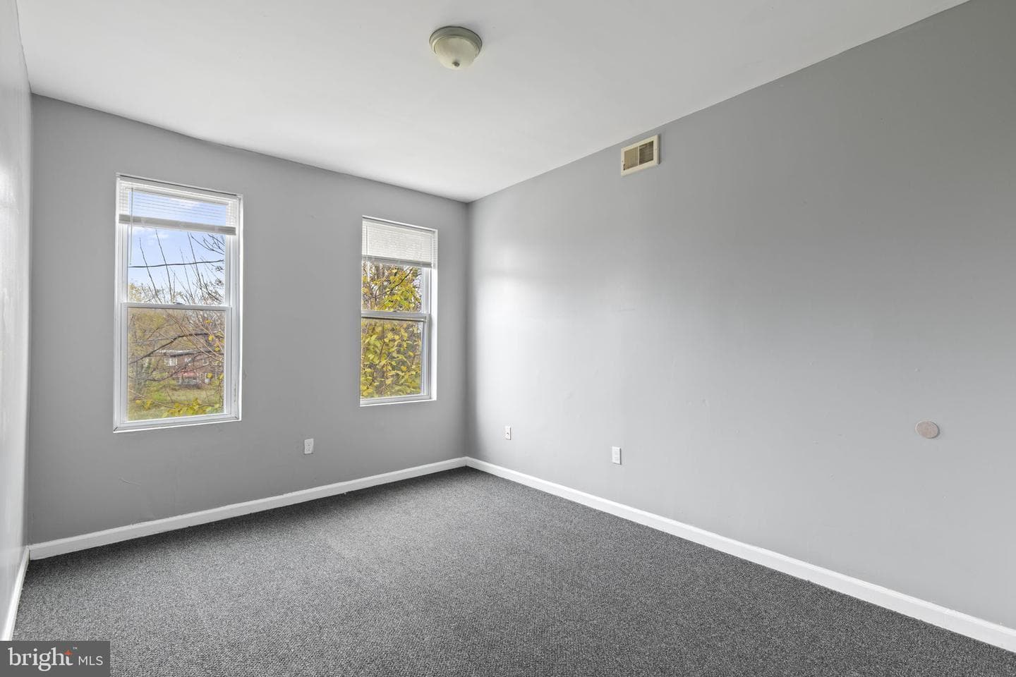 1209 Dukeland Street photo 8
