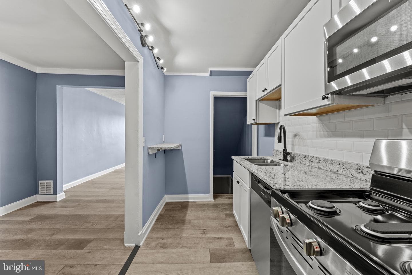3693 Kenyon Avenue photo 8