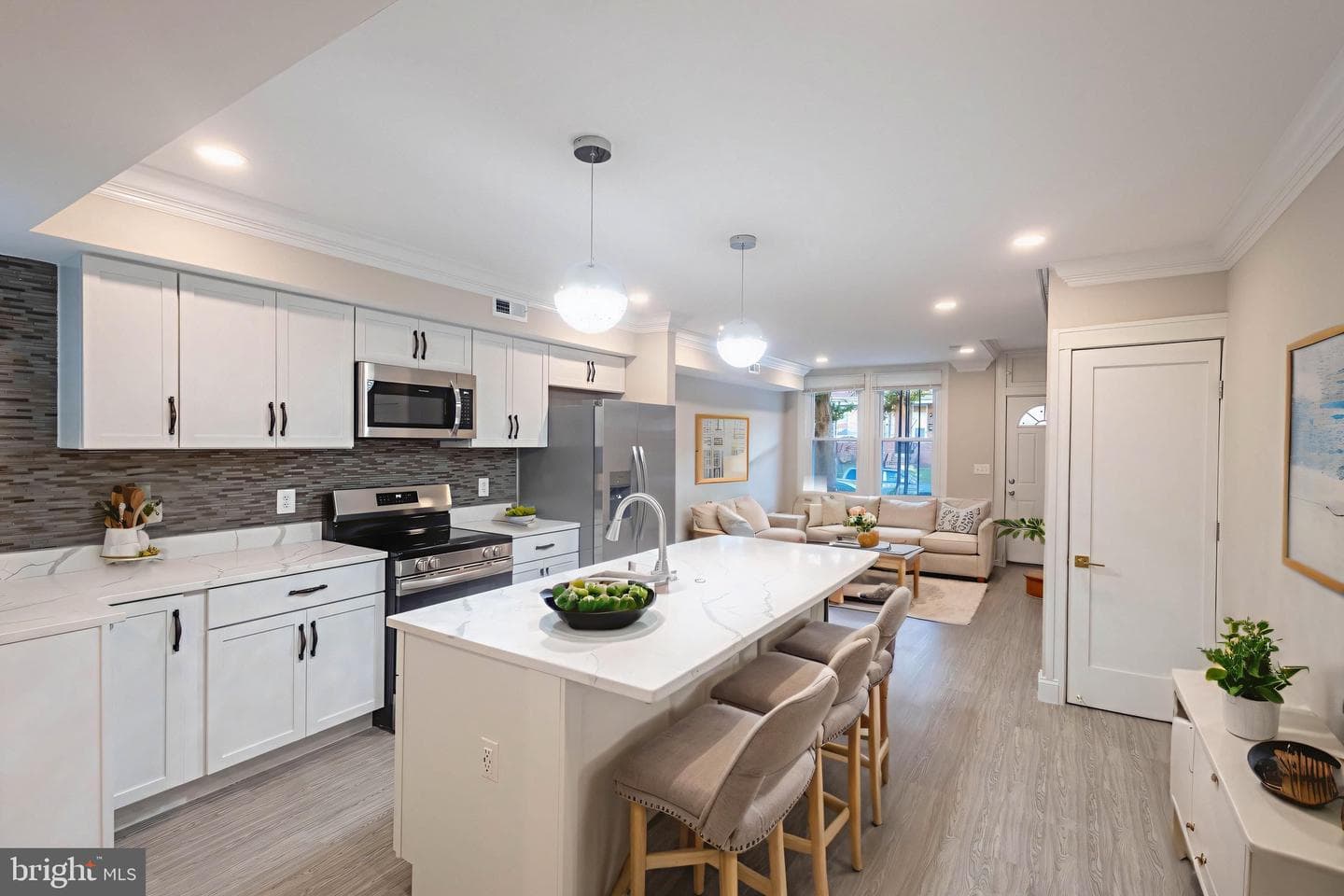 2846 Lake Avenue photo 4