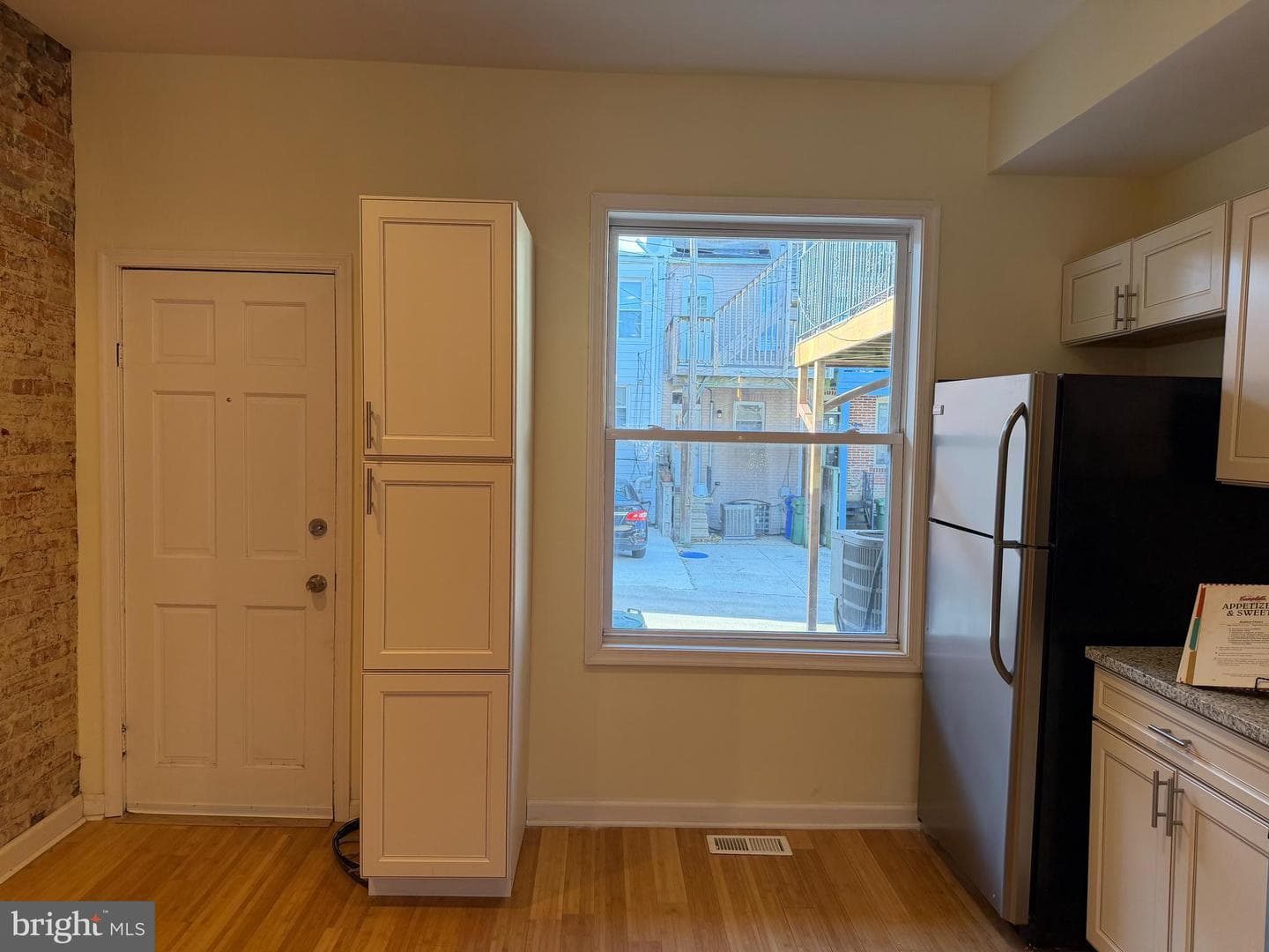 640 S Ellwood Avenue photo 25