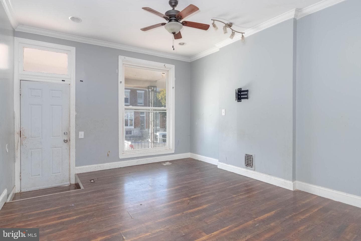 2216 W Fayette Street photo 5