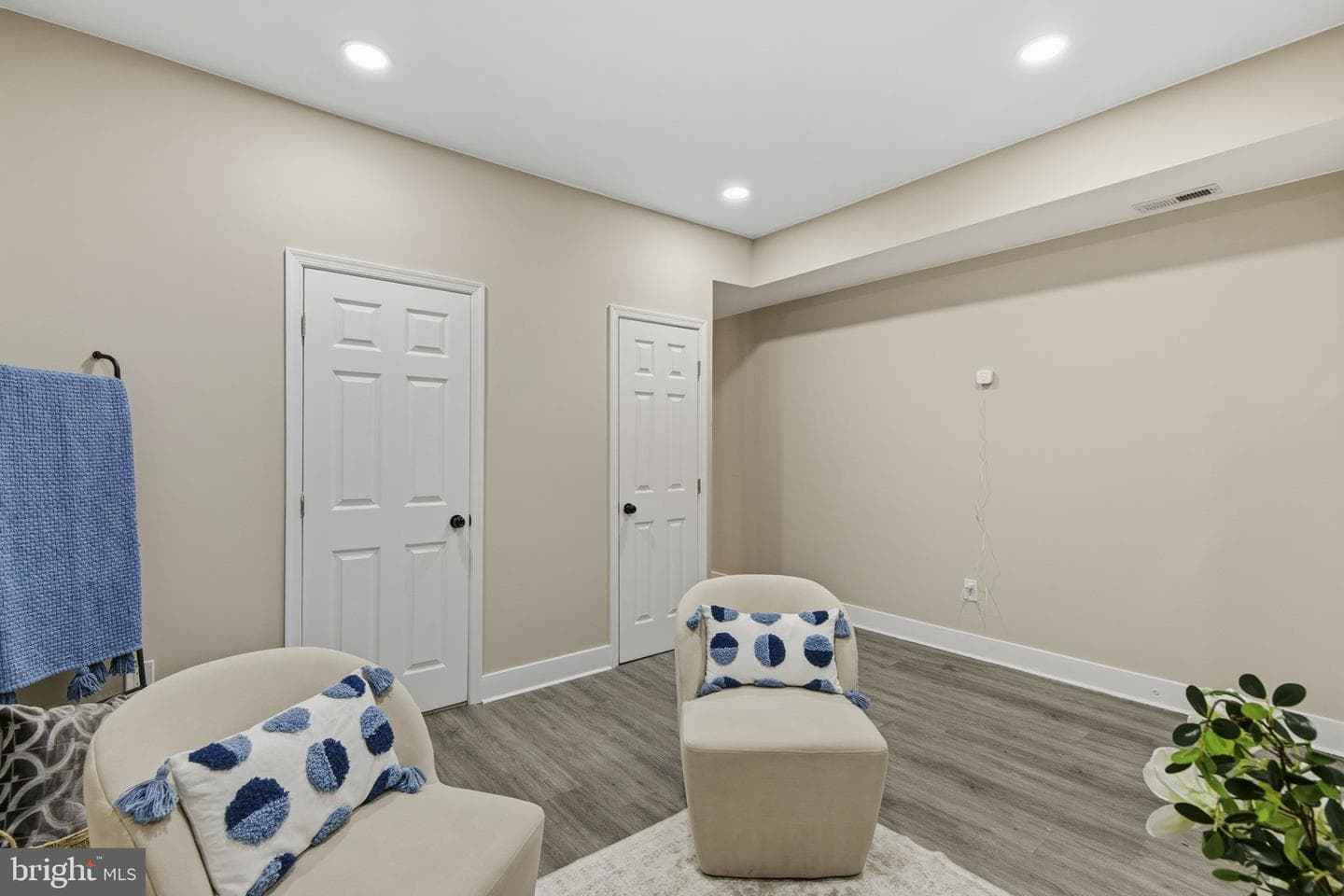 2608 Huntingdon photo 3