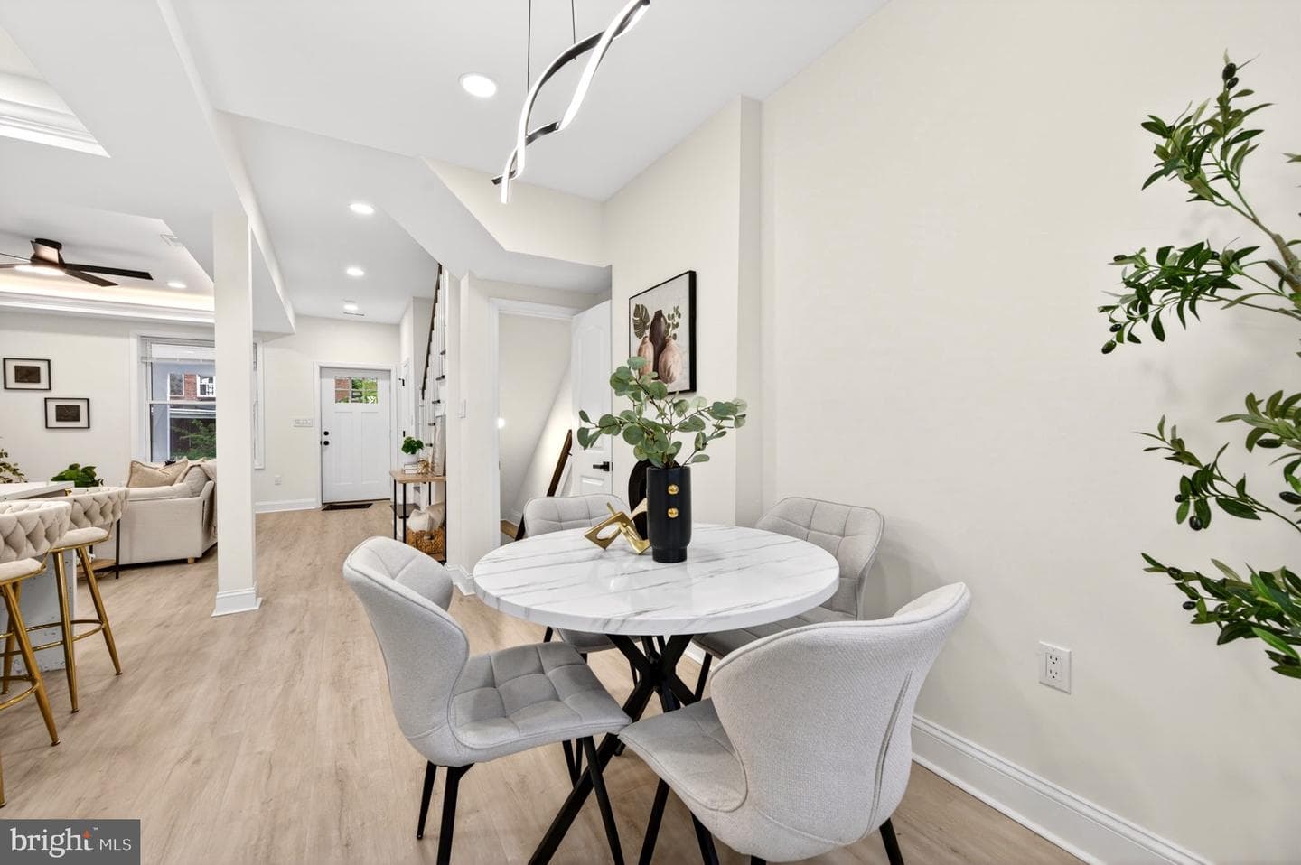 3705 W Garrison Avenue photo 13