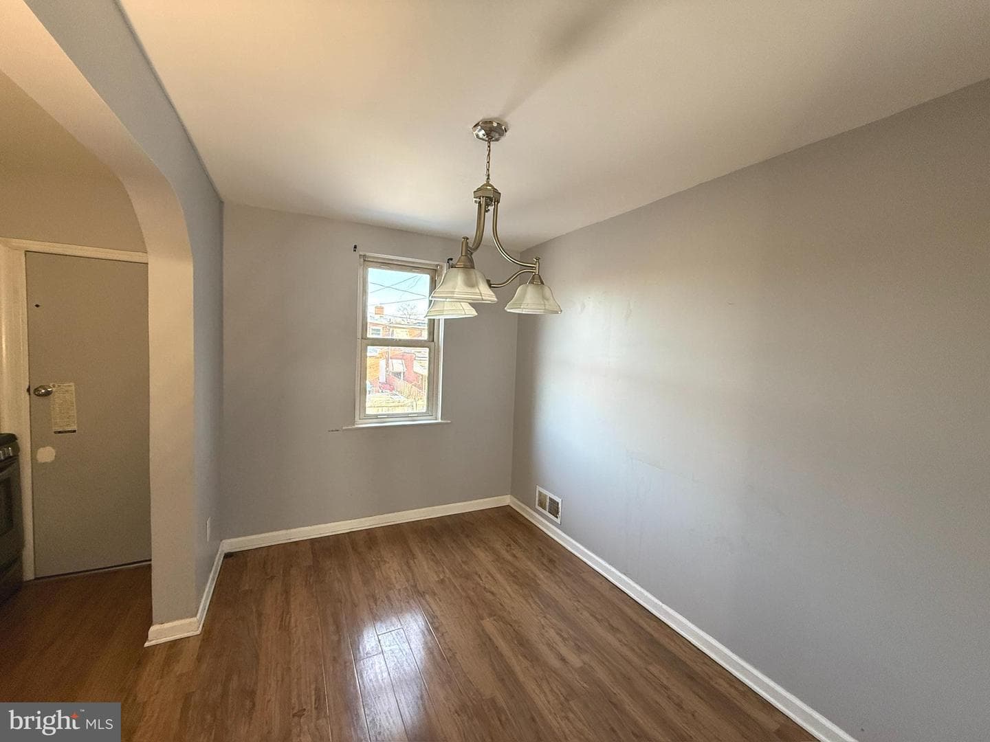 2039 Grinnalds Avenue photo 4