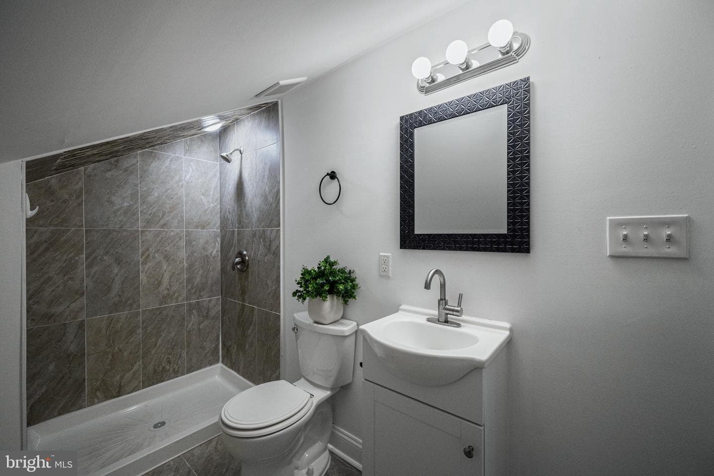 6303 Moyer Avenue photo 30