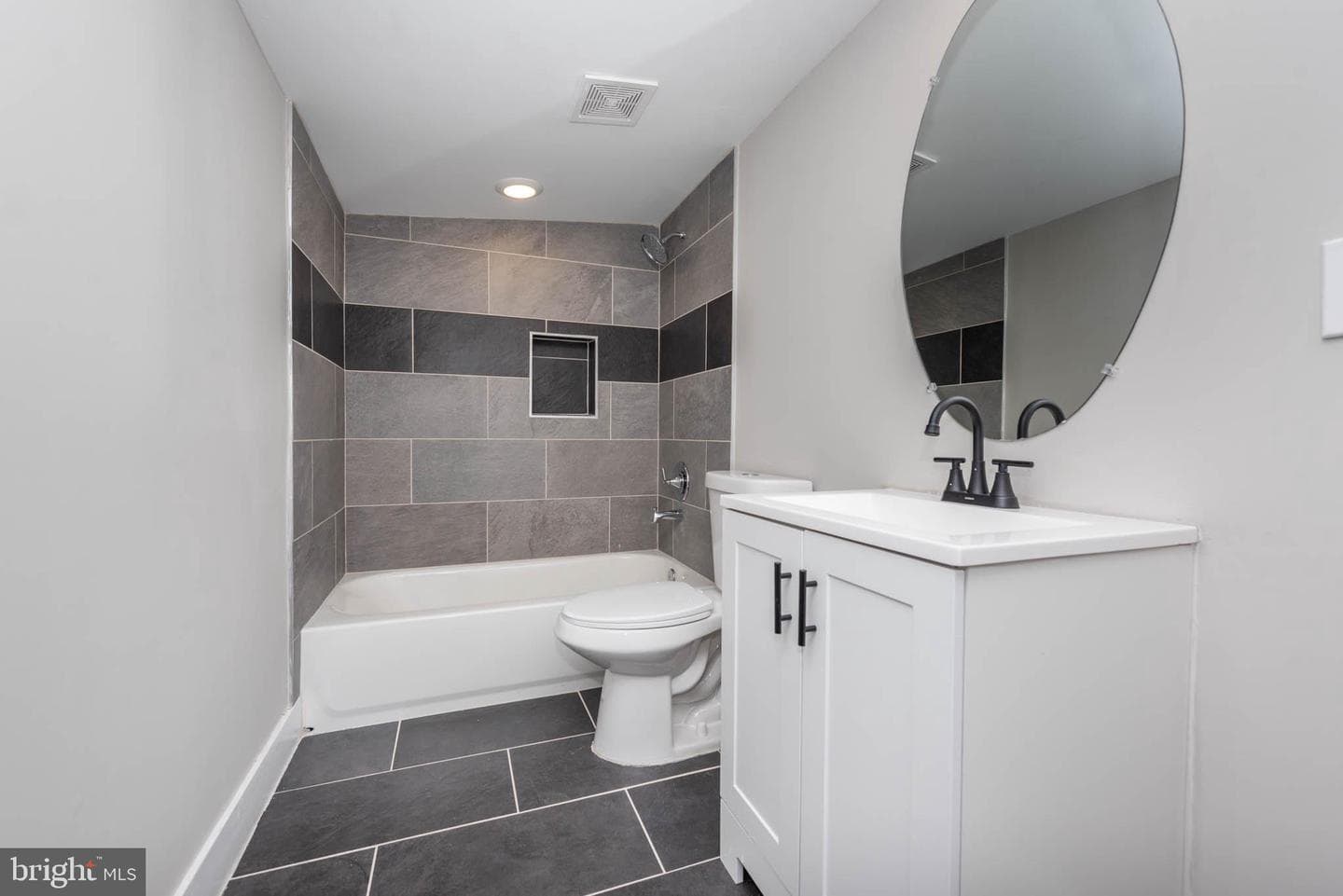 1011 N Mount Street photo 16