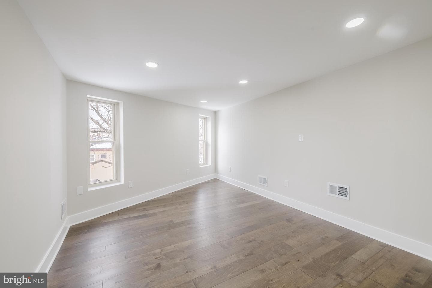536 Laurens Street photo 19