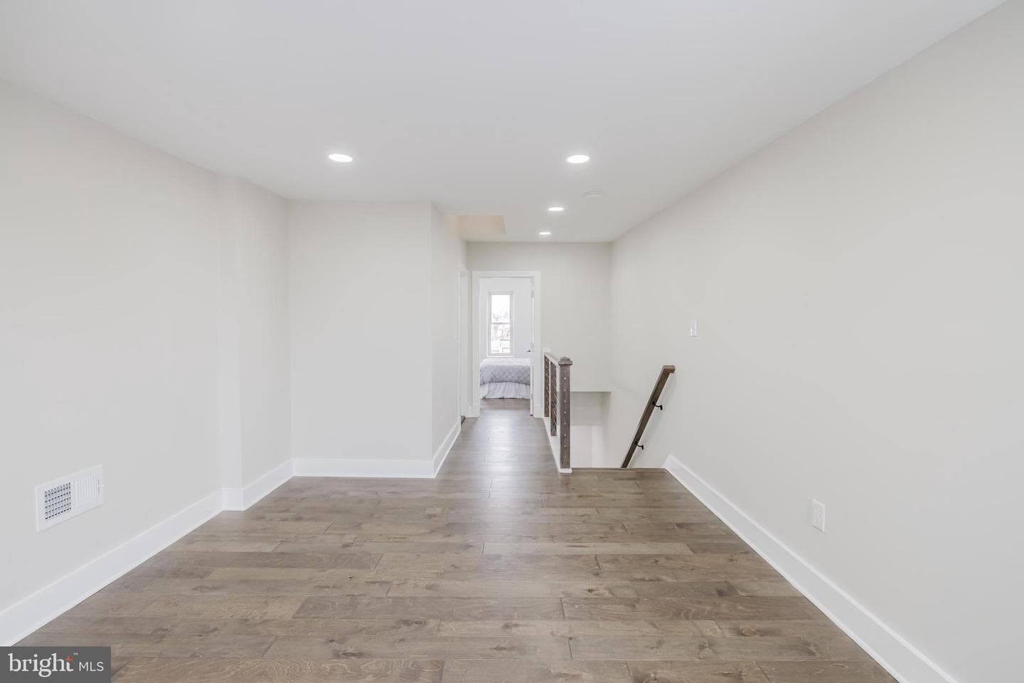 536 Laurens Street photo 20