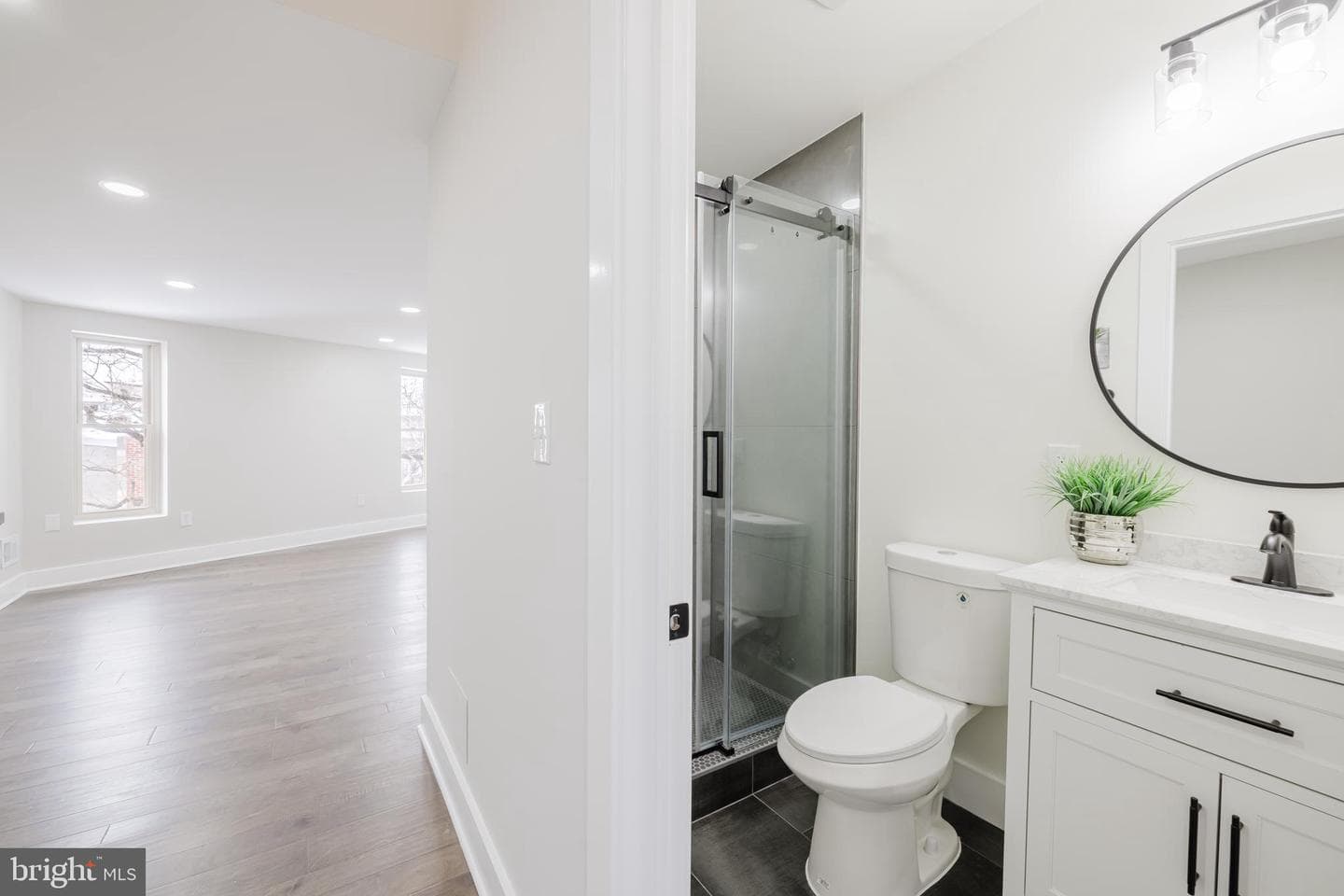 536 Laurens Street photo 21