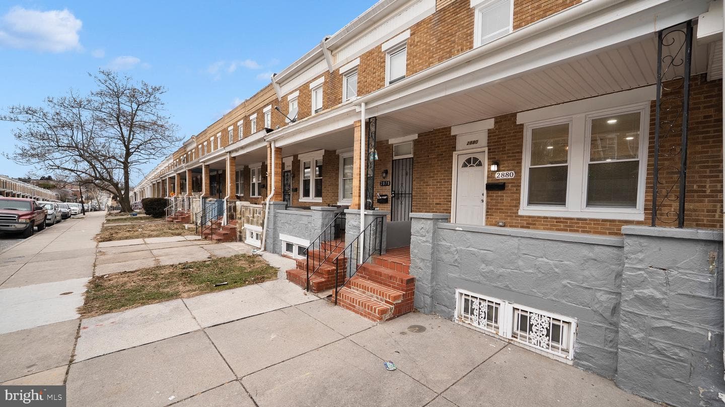 2880 Pelham Avenue photo 4