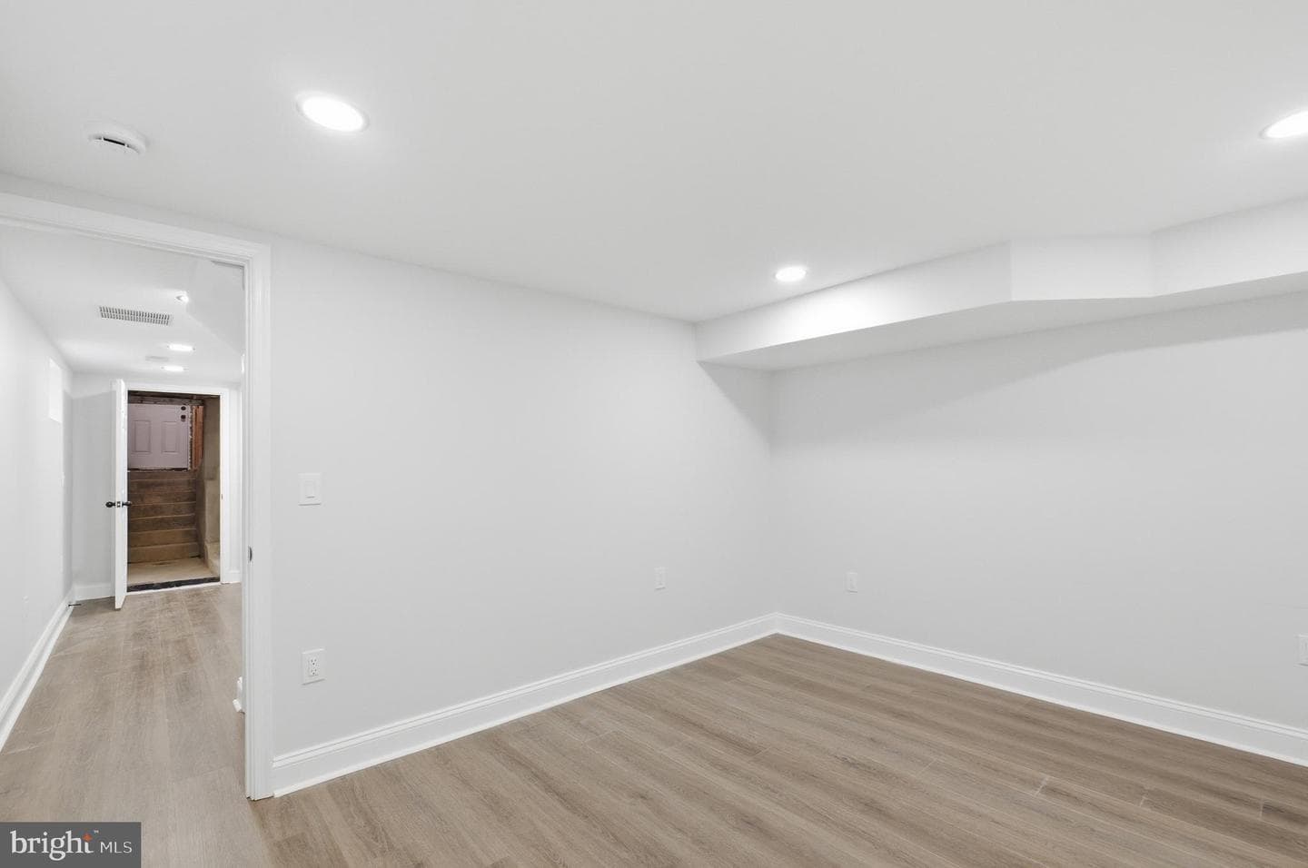 5909 Marluth Avenue photo 22