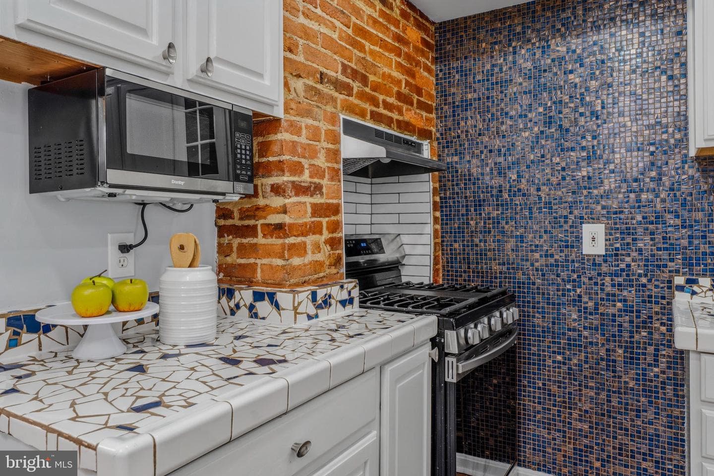 236 Cross Street E photo 9