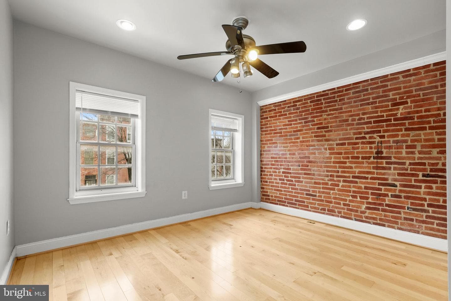 1012 W Lombard Street photo 4
