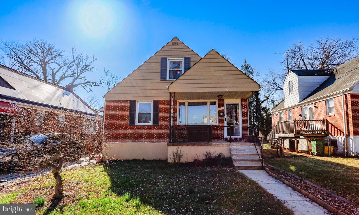 3011 Manhattan Avenue photo 4