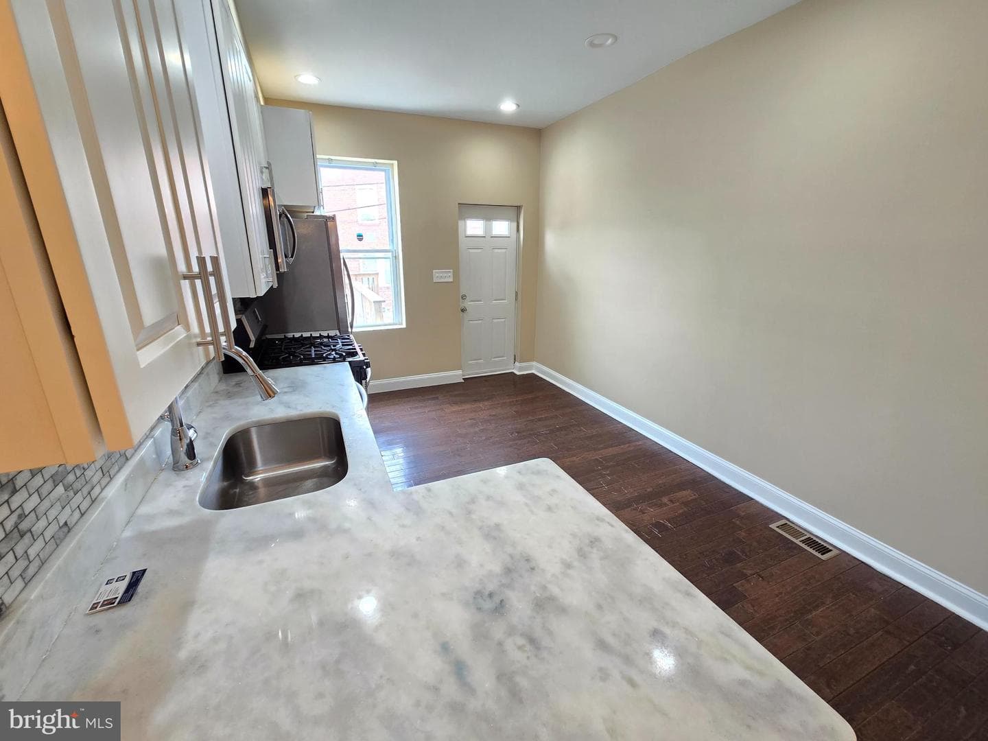 2307 N Rosedale Street photo 8