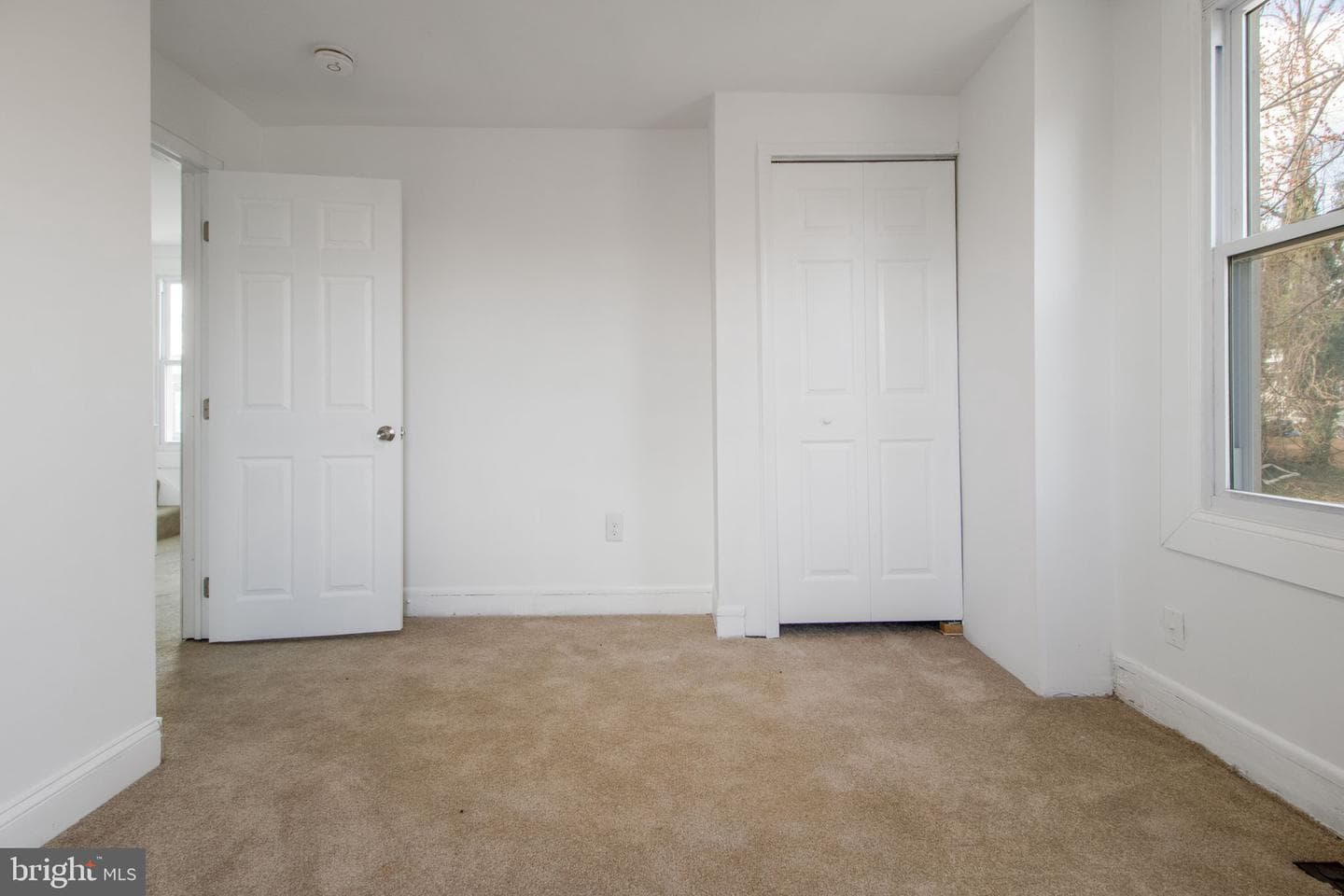 5327 Hamlin Ave photo 12