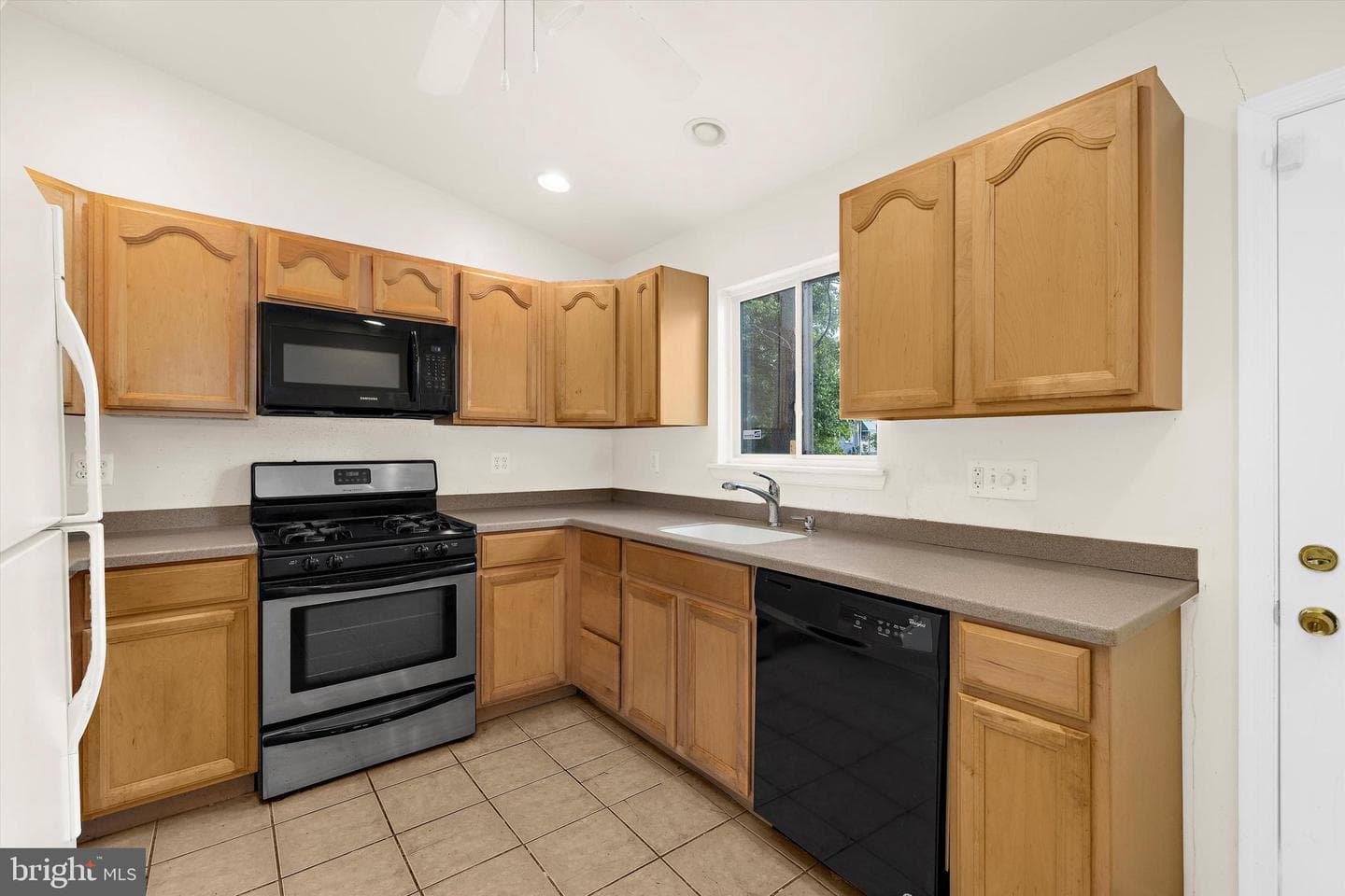 1407 Mchenry Street photo 16