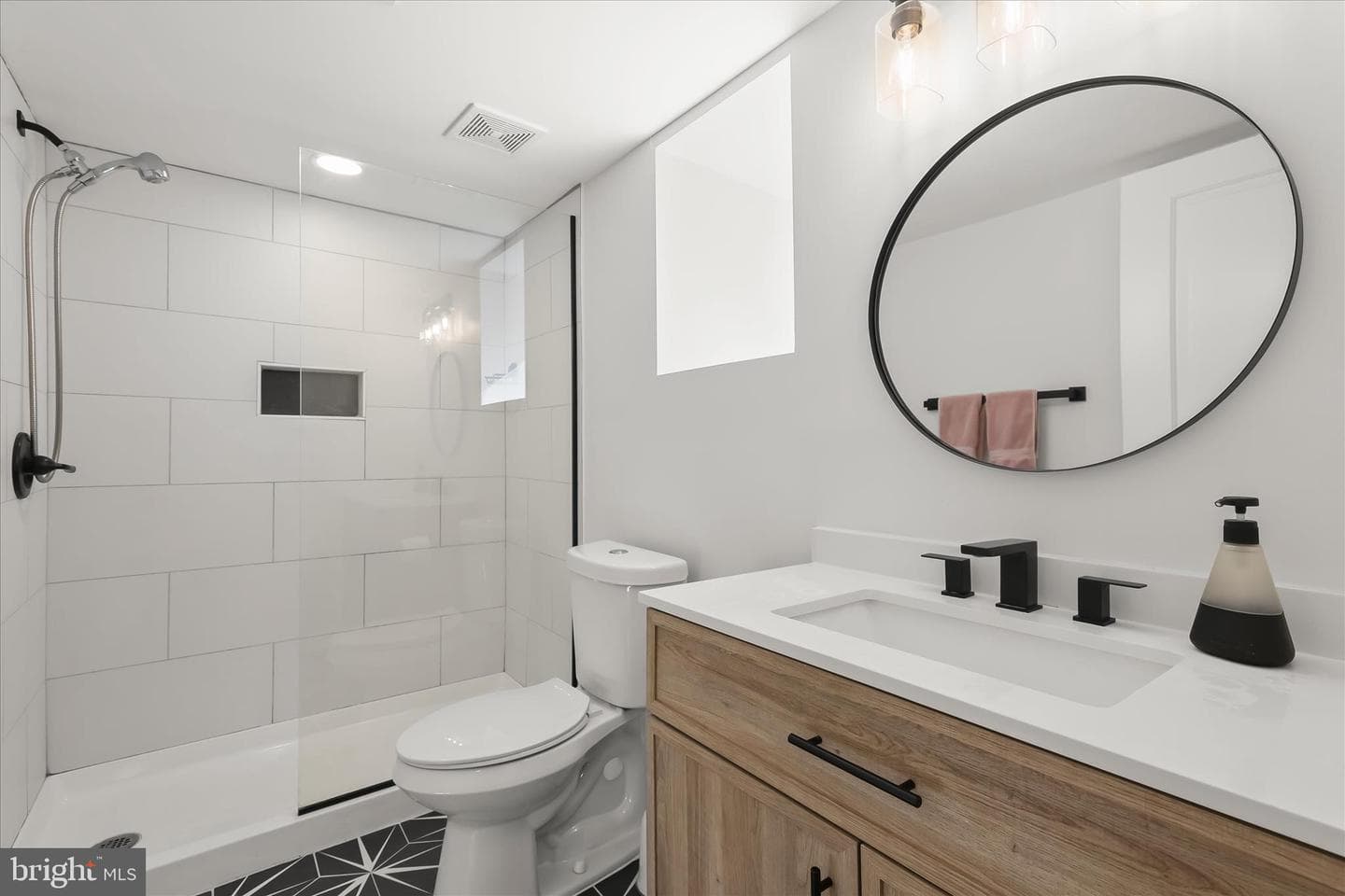 5822 Ethelbert Avenue photo 27