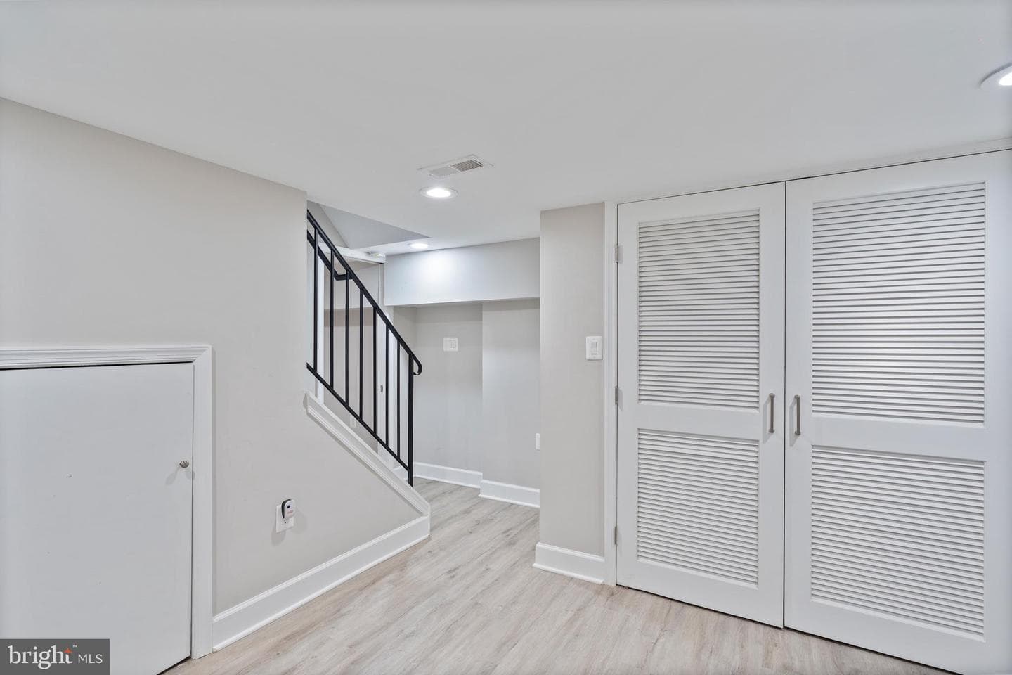 3819 Roland Avenue photo 37