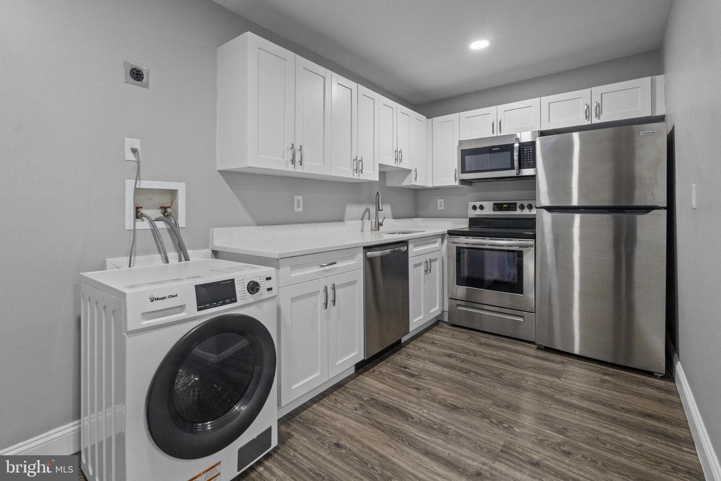 823 Newington Avenue photo 5