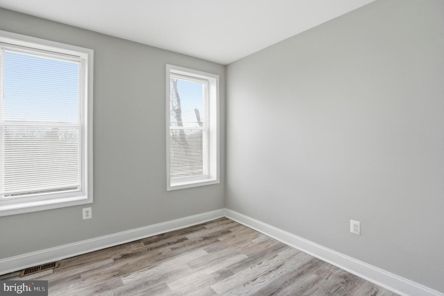 3445 Cottage Avenue photo 19
