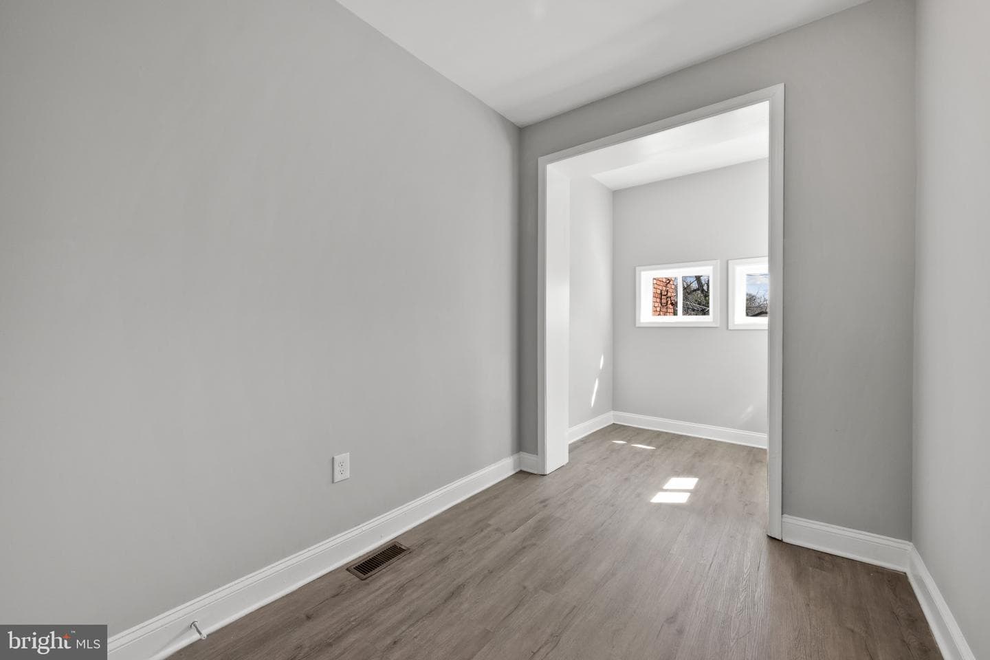 665 Dumbarton Avenue photo 24