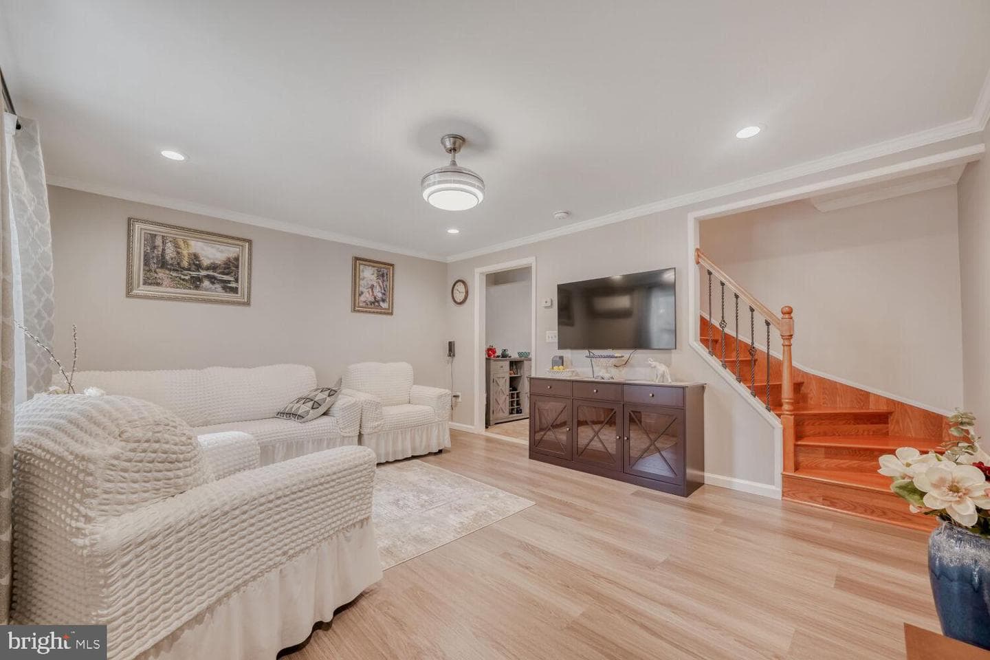 4543 N Rogers Avenue photo 3