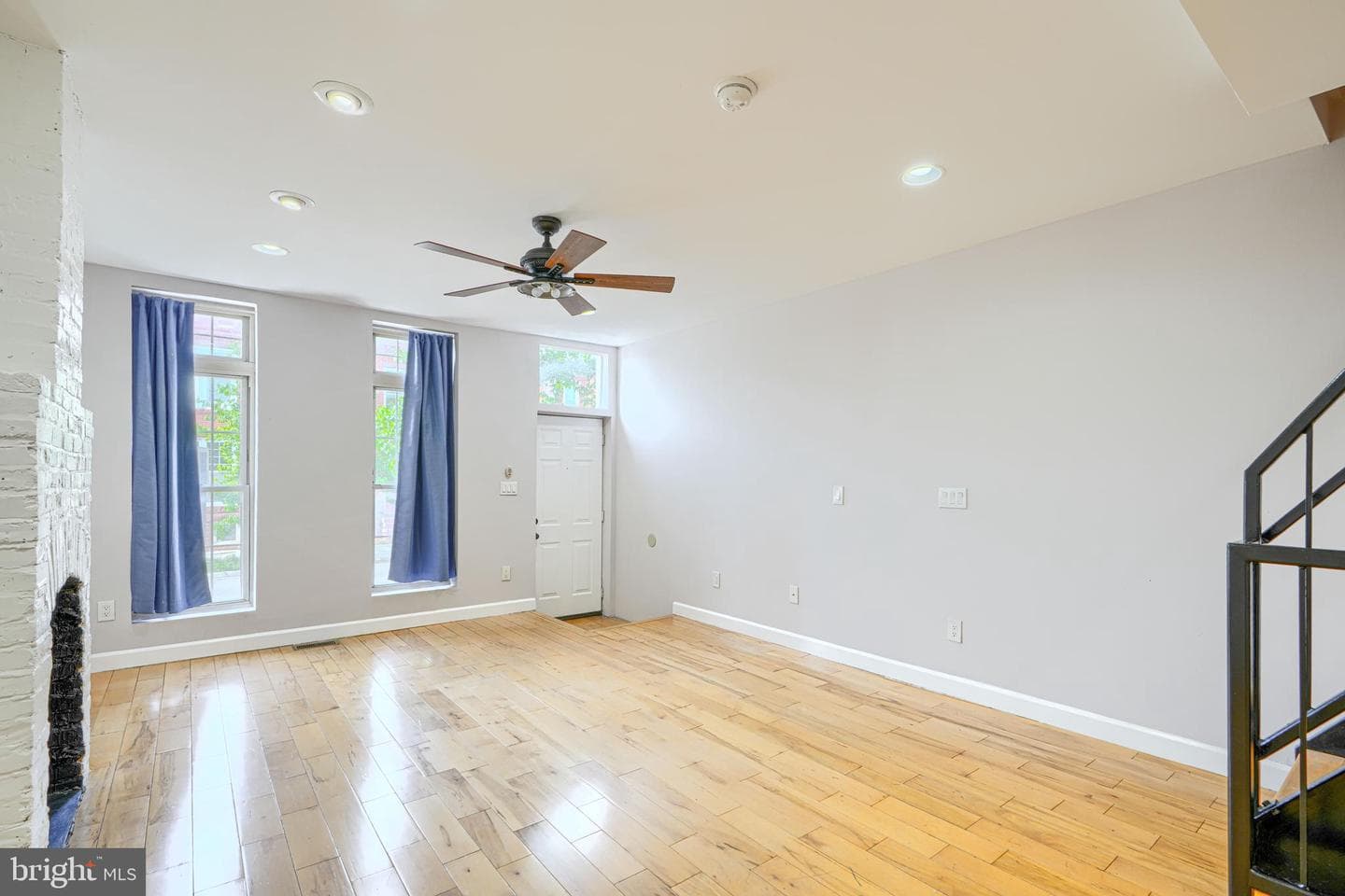 135 W Ostend Street photo 5