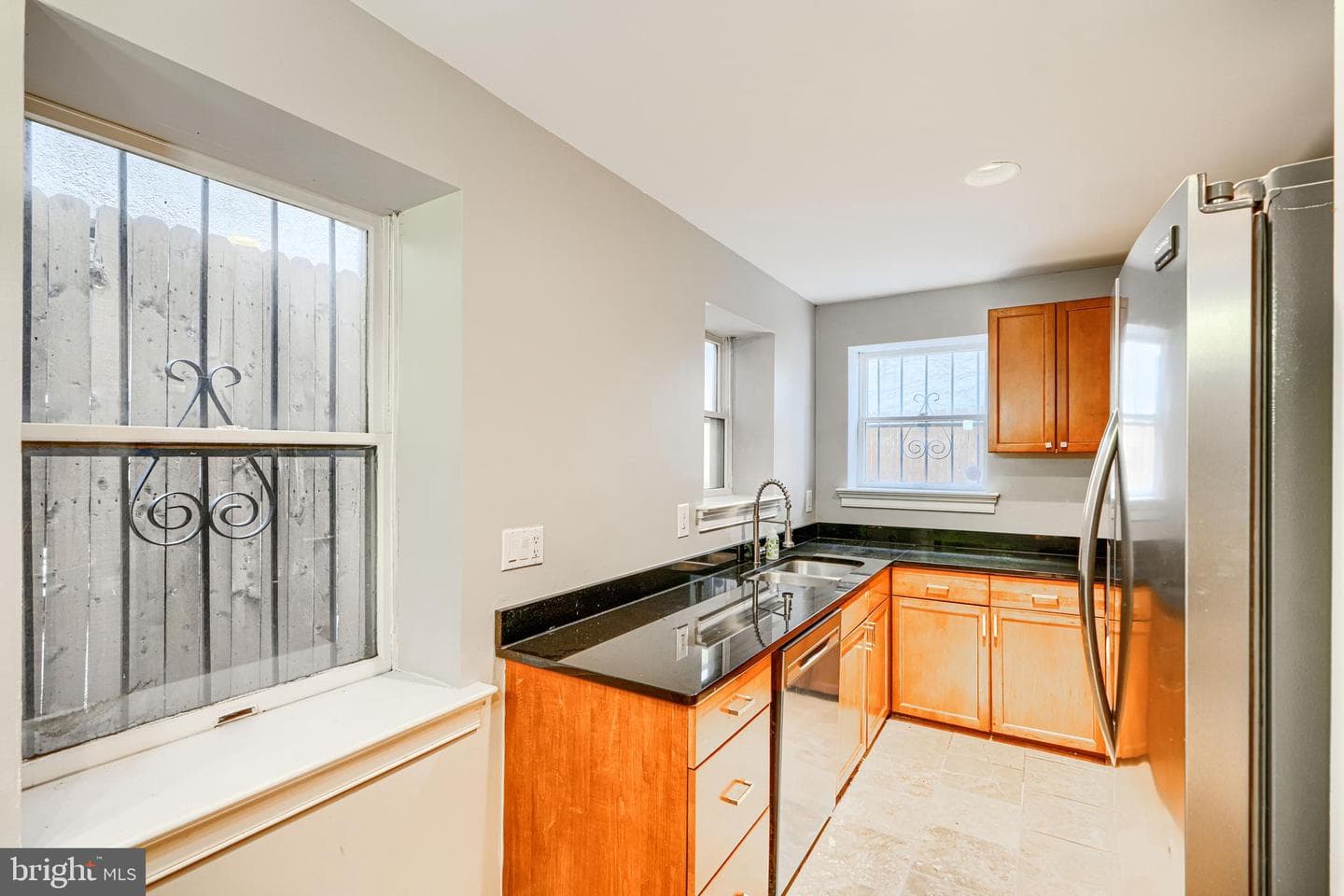 736 Light Street photo 16