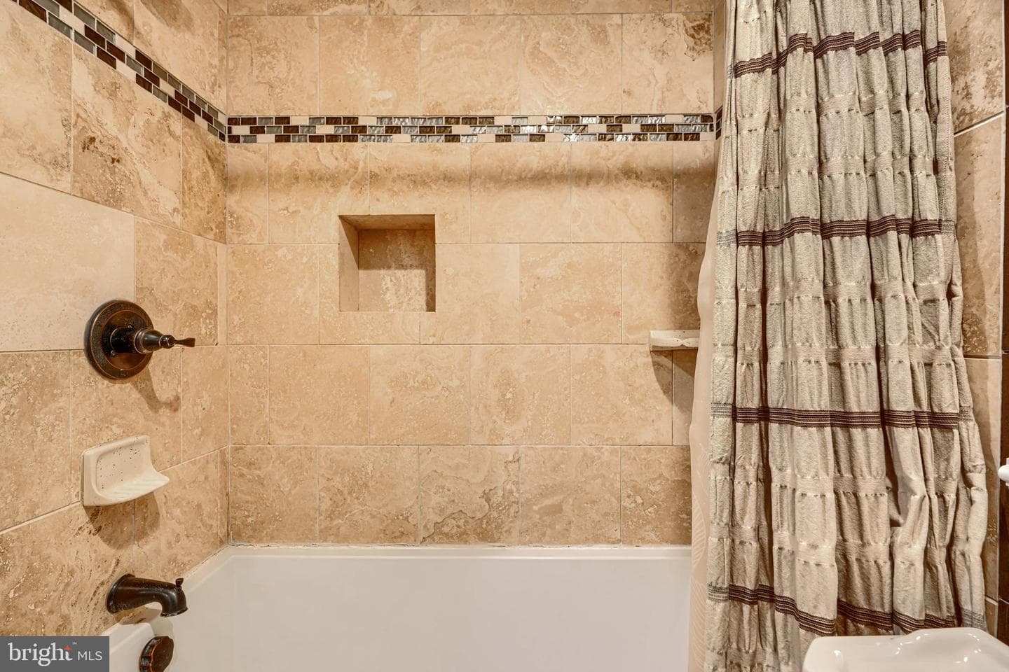736 Light Street photo 40