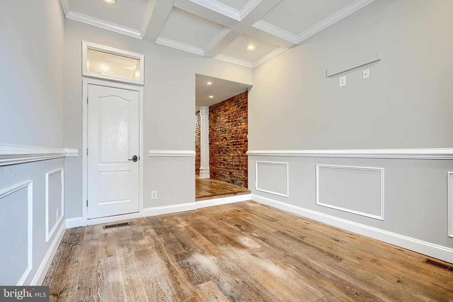 736 Light Street photo 8