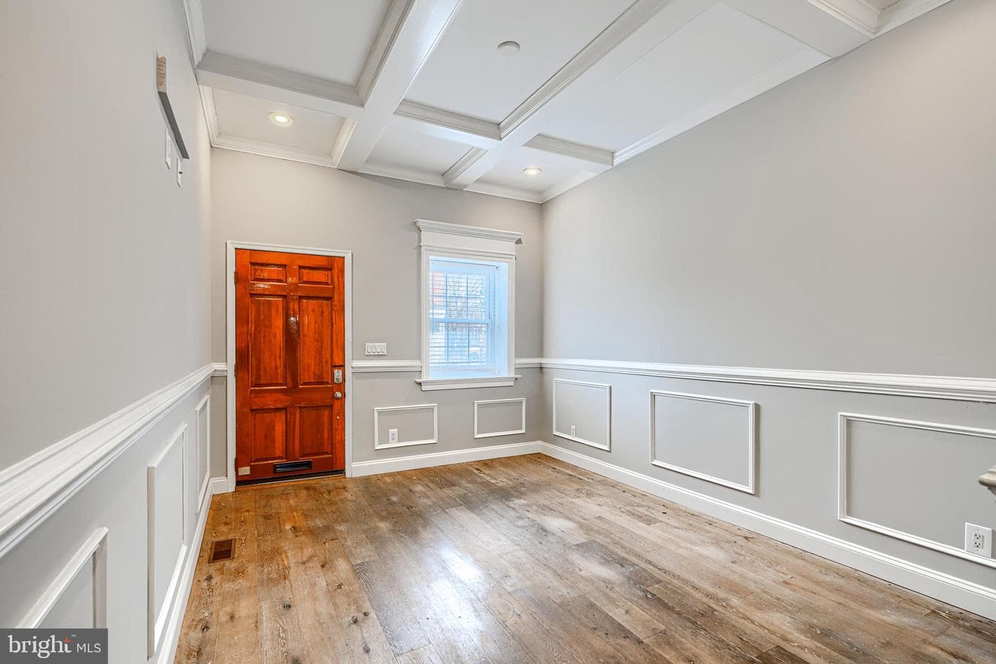 736 Light Street photo 9
