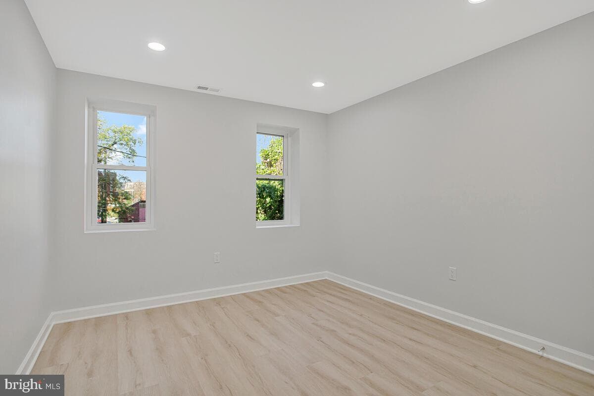 2258 Brookfield Avenue photo 18