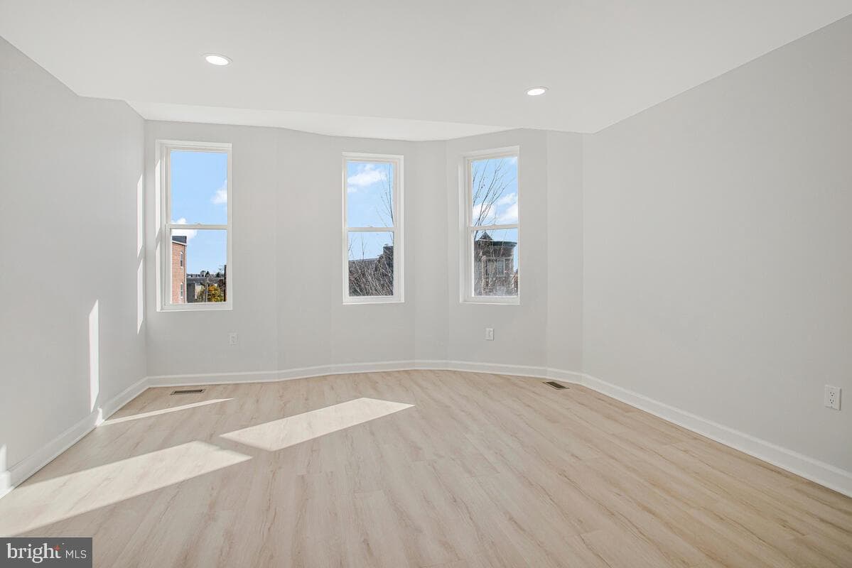 2258 Brookfield Avenue photo 23