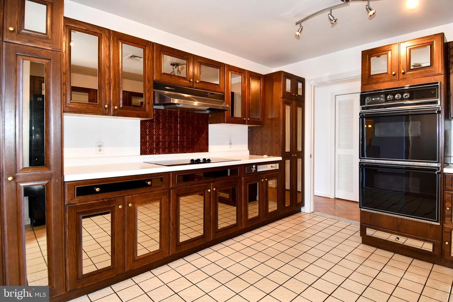 10 E Lee Street #809 photo 58