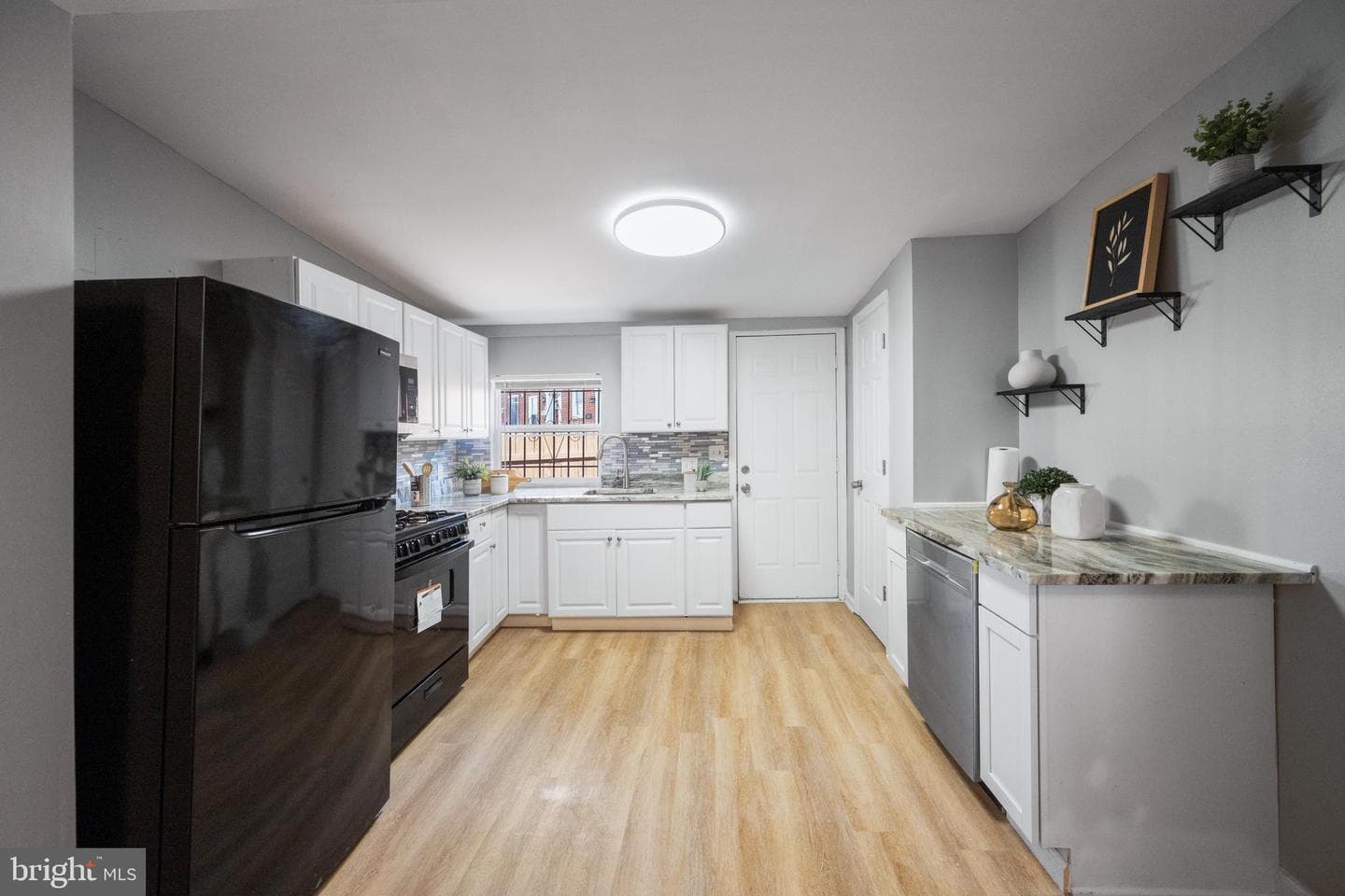 1028 W Cross Street photo 6