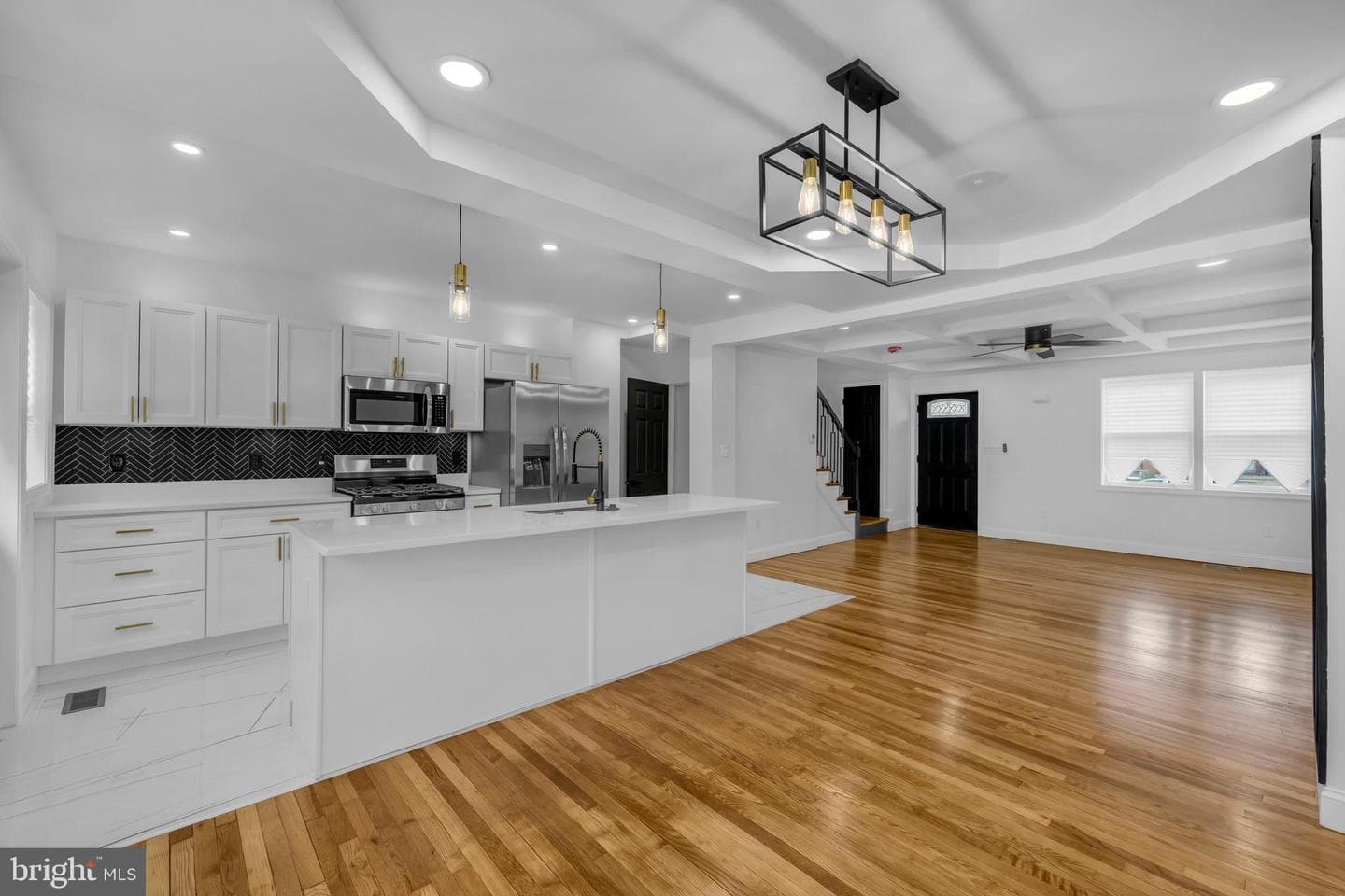 1537 Stonewood Road photo 2