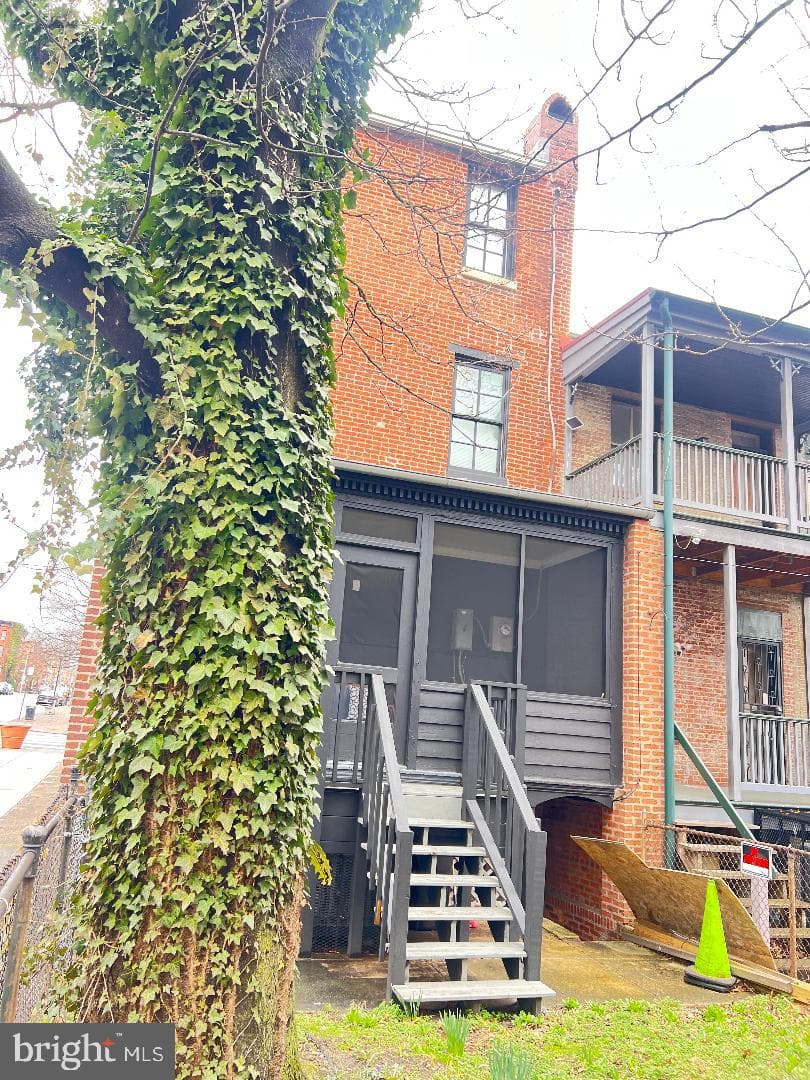 1533 W Lombard W photo 14