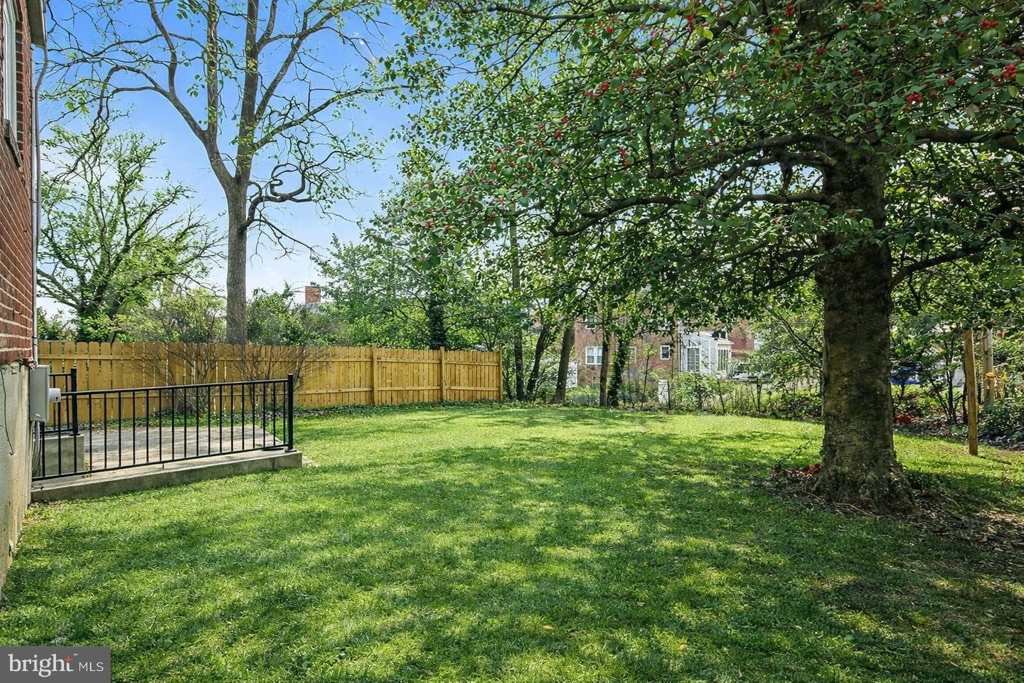 402 Westgate Road photo 2