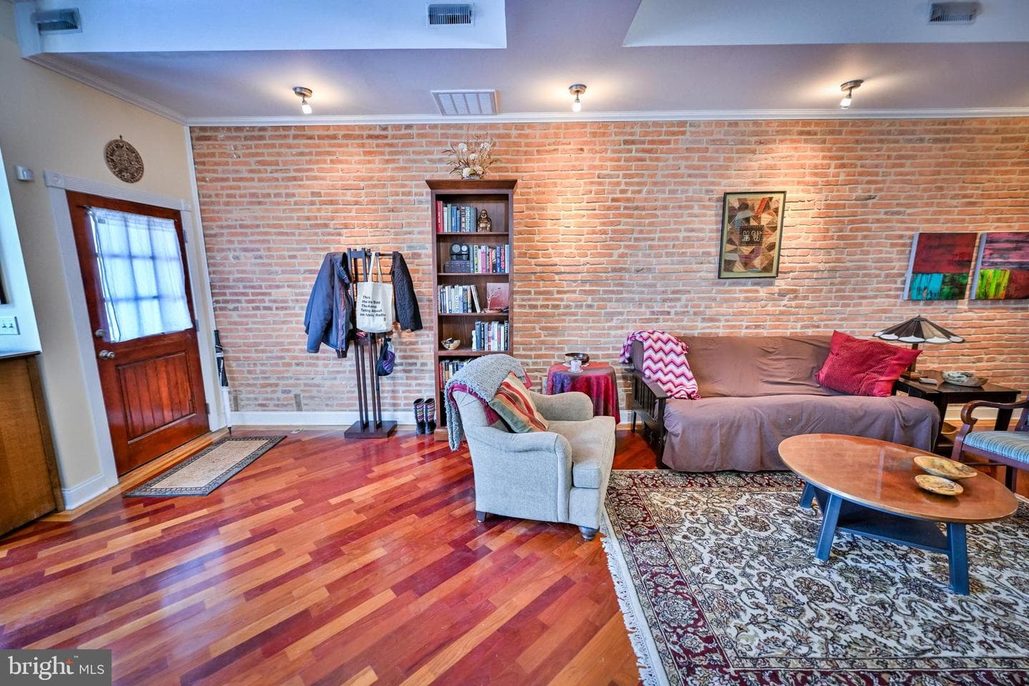 240 Wilson Street photo 9