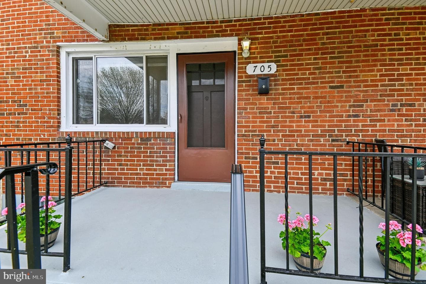 705 Tolna Street photo 34